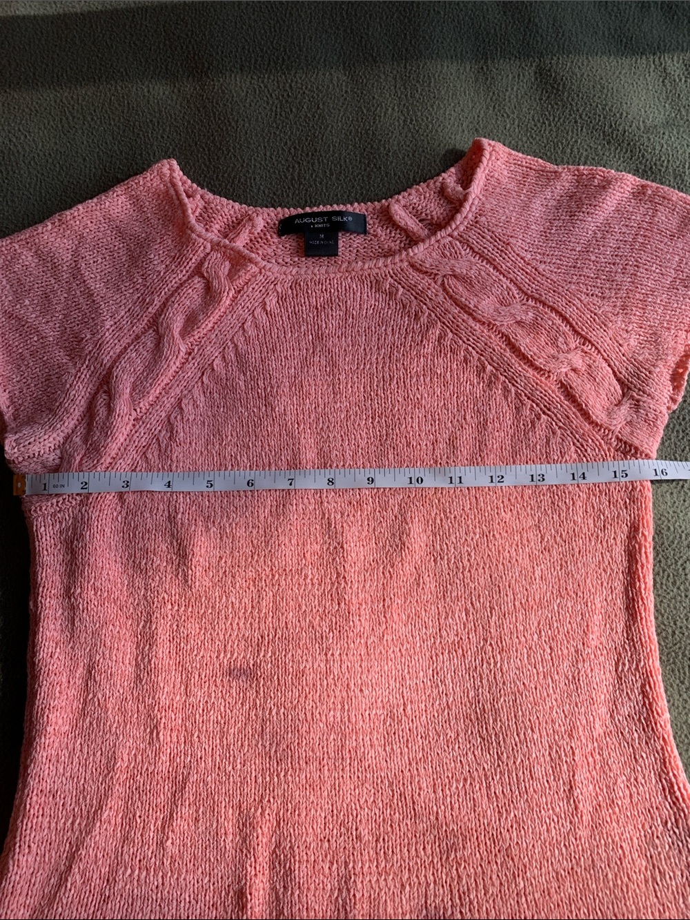 August Silk pink short sleeve sweater with sleeves de slits. Size medium - Picture 10 of 11